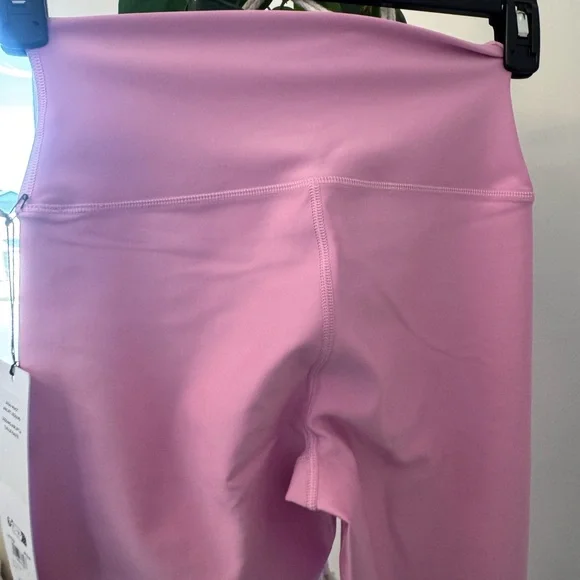 ALO Yoga HIGH-WAIST AIRLIFT LEGGING - Candy Heart Pink - Picture 8 of 9